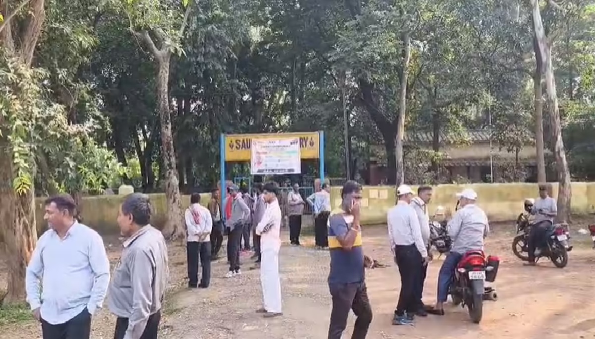 PO ऑफिस का क्लर्क पैसे के साथ पकड़ा गया