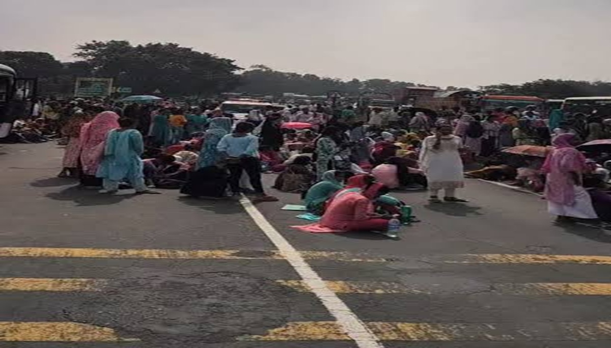 रांची-टाटा हाईवे पर कर्मचारियों का प्रदर्शन