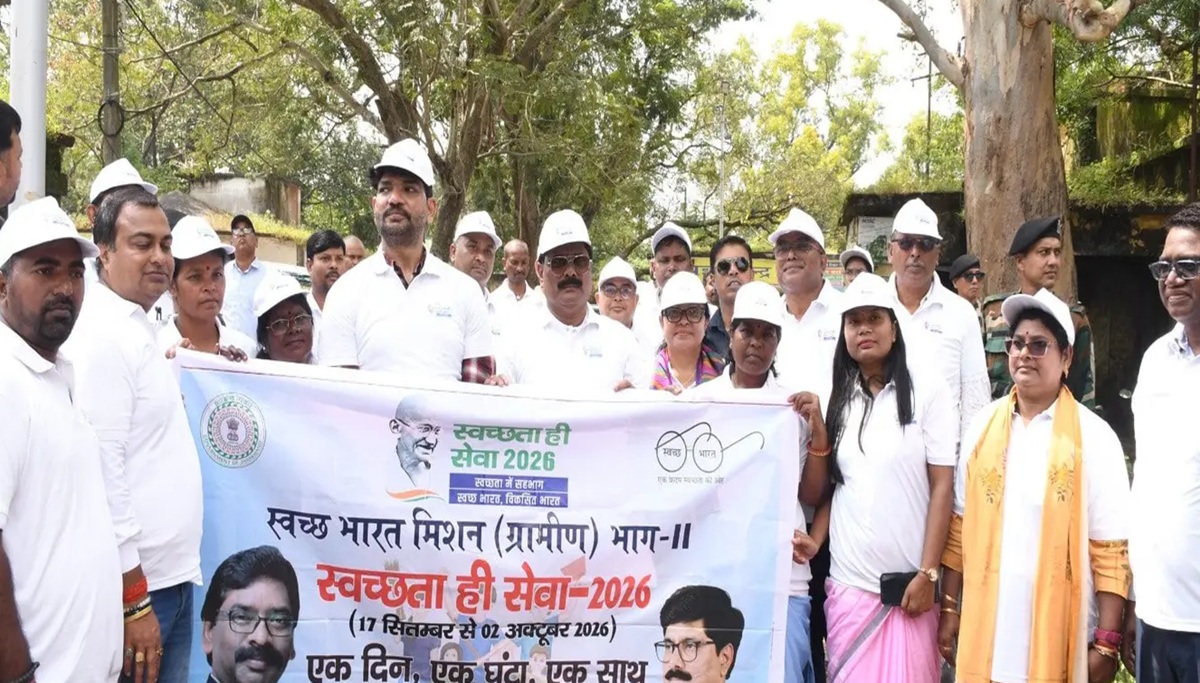 नामकुम में स्वच्छता ही सेवा-2026 अभियान में मंत्री ने किया श्रमदान