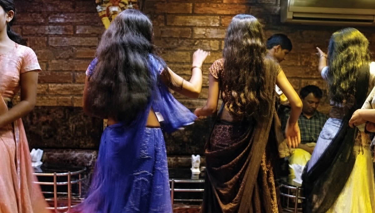 आर्केस्ट्रा के दो ठिकानों पर छापेमारी