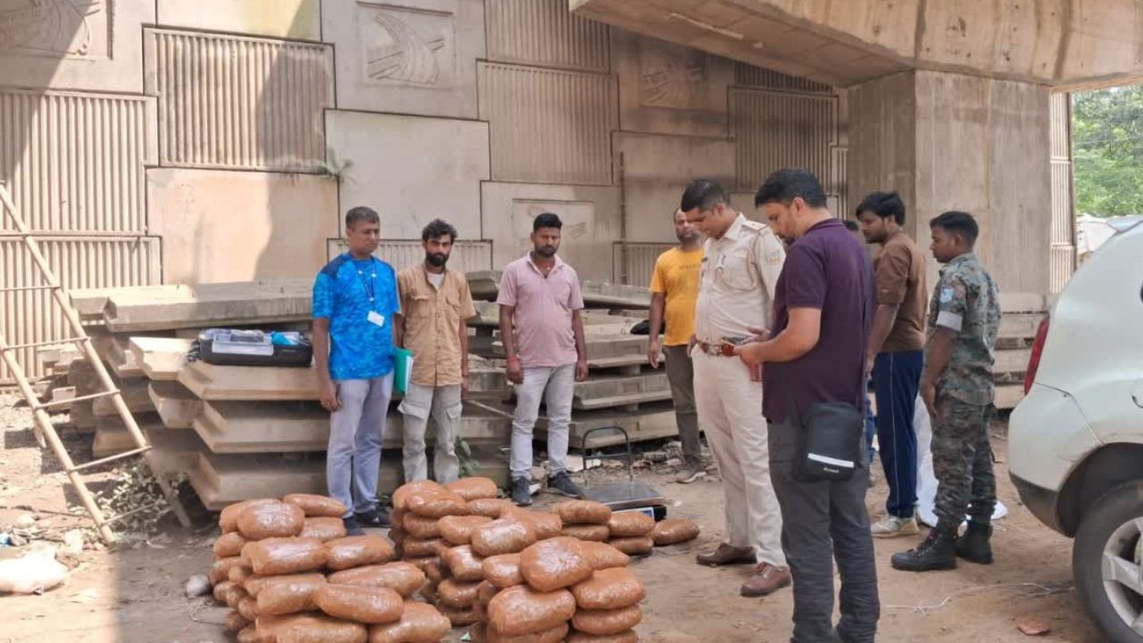 97 किलो गांजे के साथ 3 गिरफ्तार