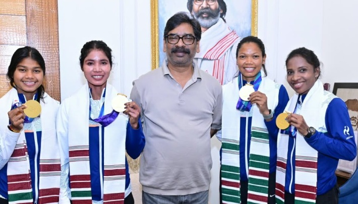 झारखंड की बेटियों से CM हेमंत सोरेन ने की मुलाकात