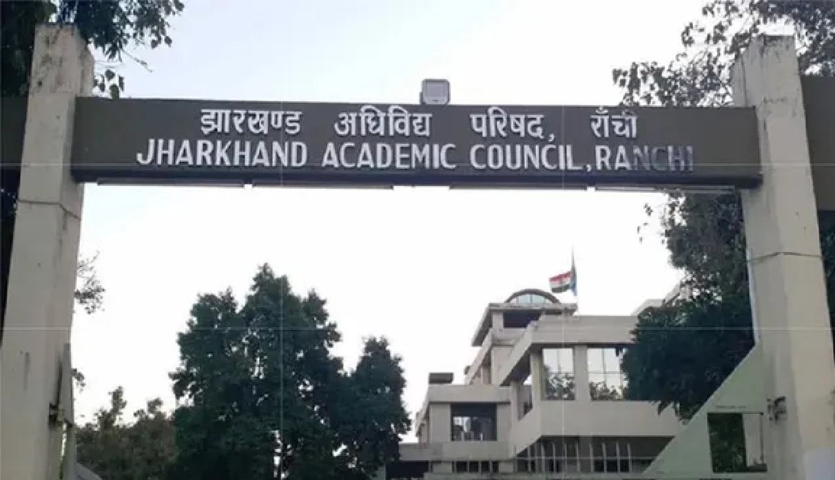 स्कूलों में उपस्थिति रिकार्ड अपडेट करने का निर्देश