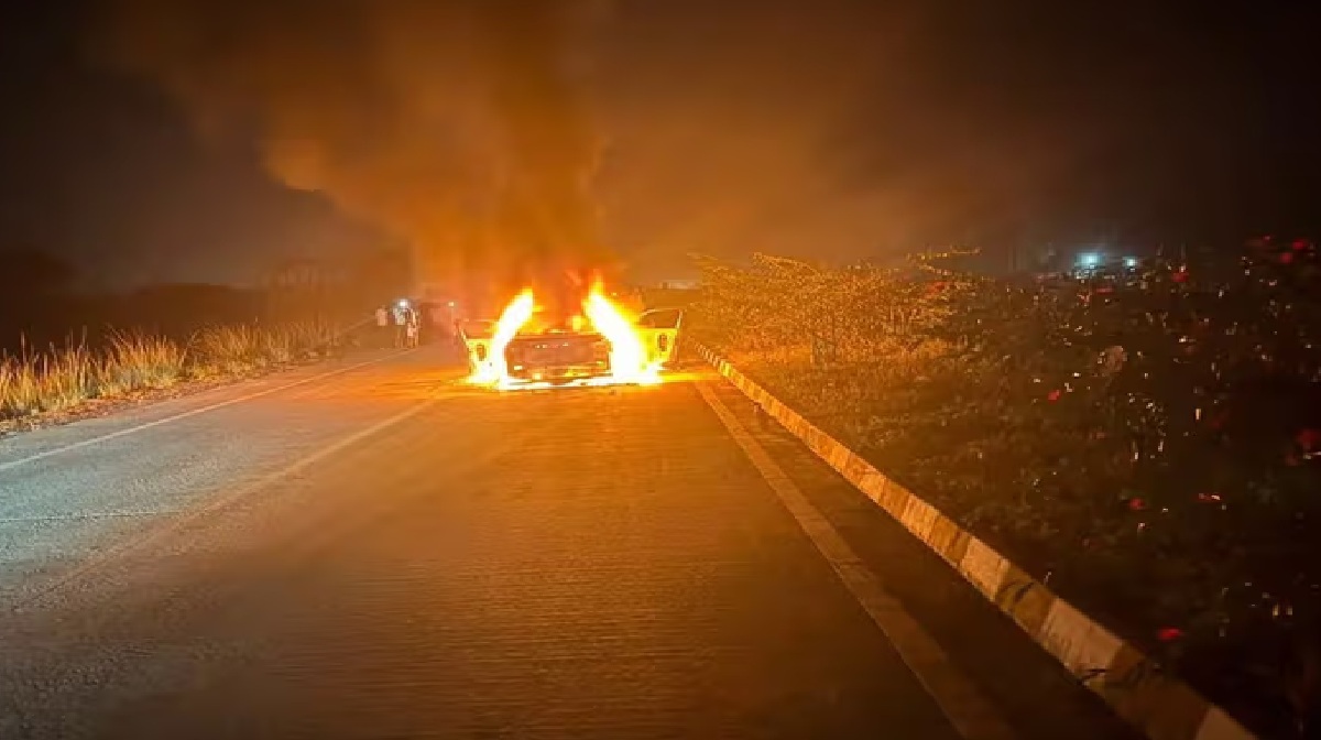 भागलपुर में NH-80 पर चलती कार बनी आग का गोला