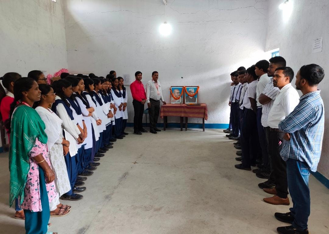 प्रेम मंजरी उच्च विद्यालय में महापुरुषों को श्रद्धांजलि, विद्यार्थियों ने सत्य, अनुशासन और देशभक्ति को जीवन में उतारने का लिया संकल्प