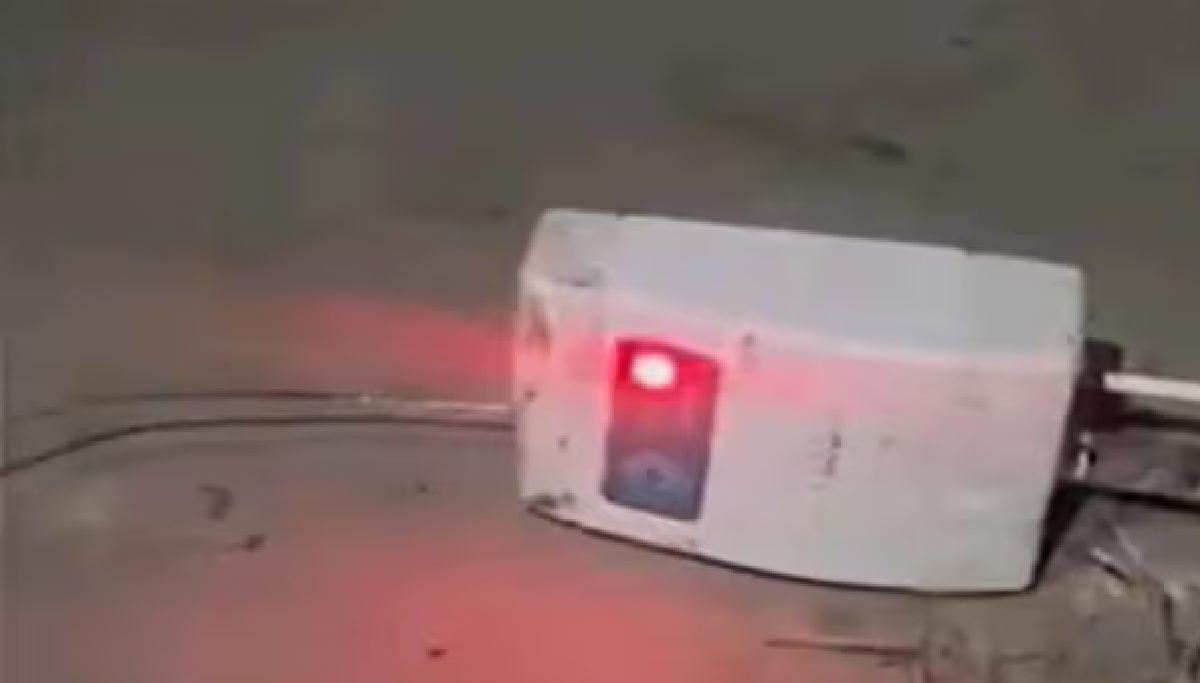 LED लाइट देख ग्रामीण हैरान