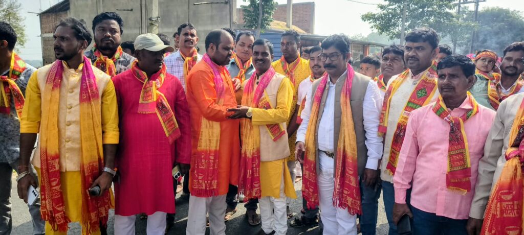 जयकारों से गूंजा बालू का देवी मंदिर, भव्य कलश यात्रा के साथ शारदीय नवरात्र का शुभारंभ