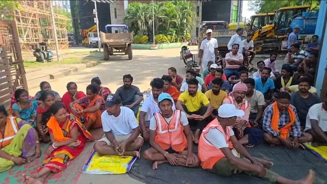 सफाई व्यवस्था ठप, हड़ताल पर सफाईकर्मी