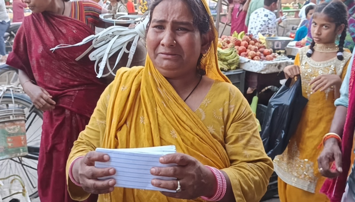 रुमाल में नोटों की गड्डी दिखाकर महिला से 50 हजार की ठगी